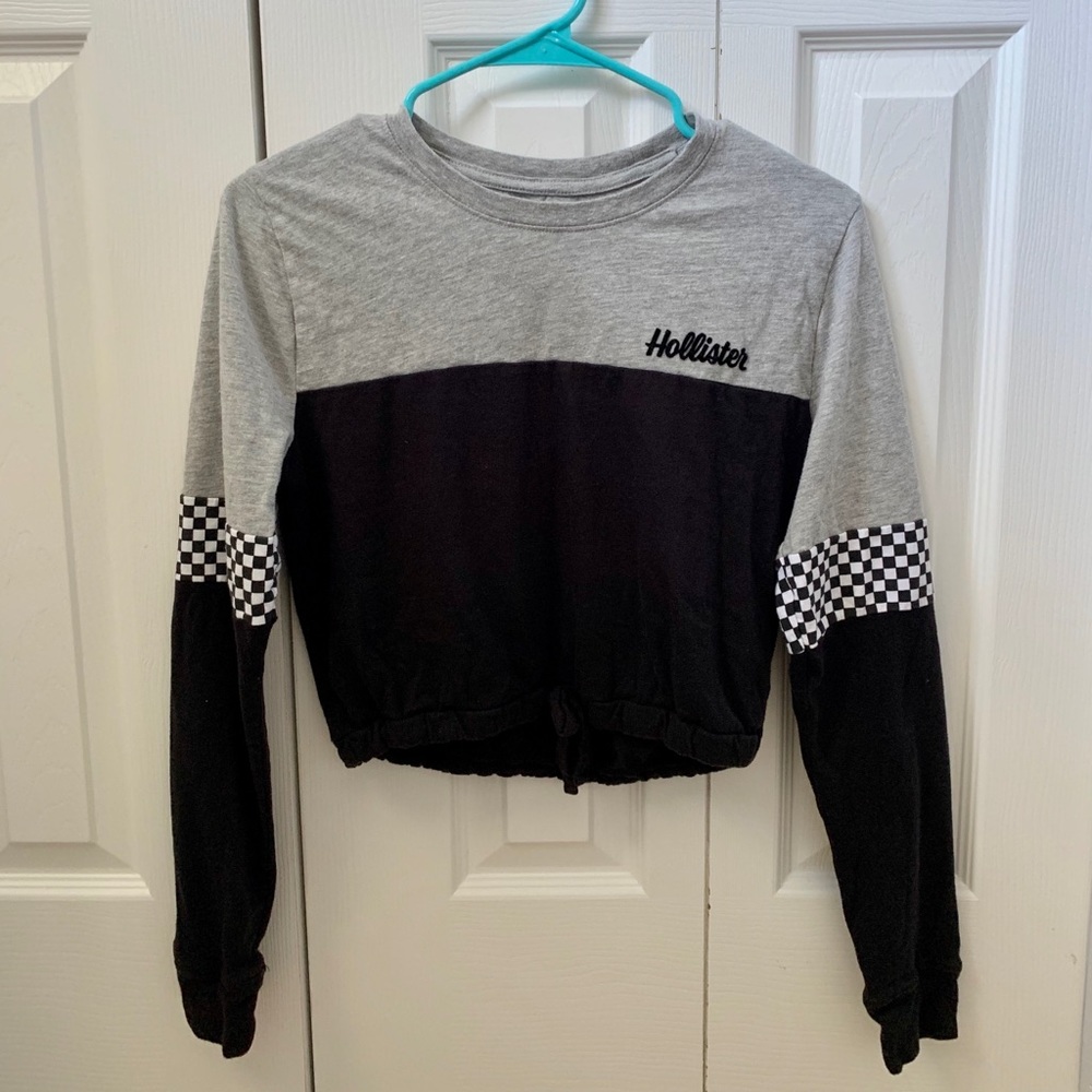 Hollister cropped long sleeved tee